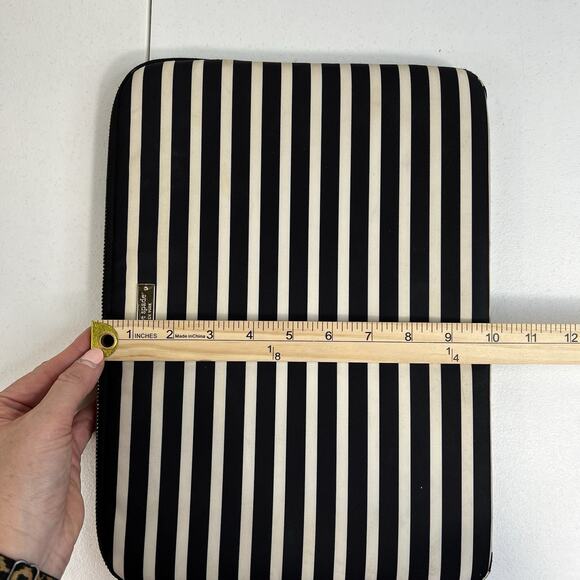 KATE SPADE New York Black & White Stripe Padded iPad MacBook Tablet Zip Case - Picture 11 of 11